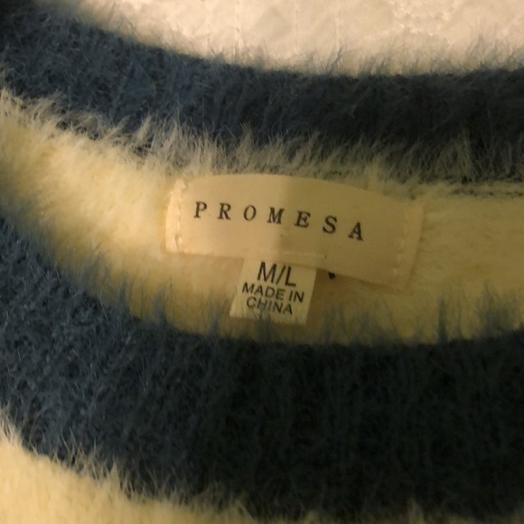 Warm‎ fuzzy sweater - Picture 2 of 4